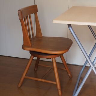 【受渡し予定者決まりました】座面が回転するダイニングチェアを2脚セットで差し上げますの画像