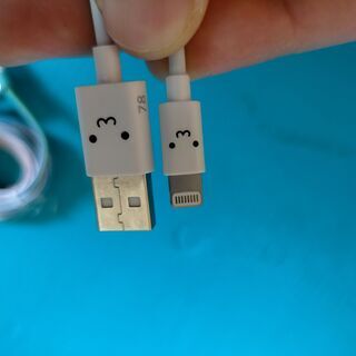 値下げiPhone充電ケーブル2本　4m？ロングカラフルケーブルとロジテックケーブルの画像