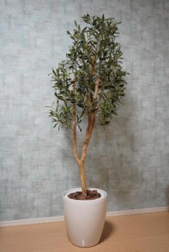フェイクグリーン 大型 人工観葉植物 オリーブ実付き 高さ１.５ｍ 光触媒付 観葉 植物 光触媒 人工植物 インテリアグリーン イミテーショングリーン 造花 鉢植え リアル 木製