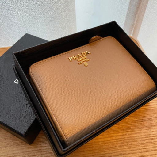 プラダ　サフィアーノ　財布　美品
