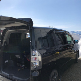 (お話中)車検1年以上残！ヴォクシー　8人乗り　3列シート　掲載2月末まで予定の画像