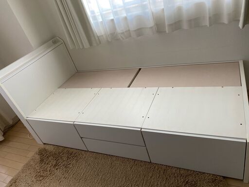 ニトリのシングルベッドです