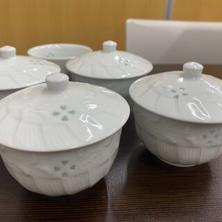 店頭販売済み😻にゃんにゃんセール😸有田焼 覚山作ホタル彫りの湯呑み＆蓋セット4個＋湯呑1個😺 の画像