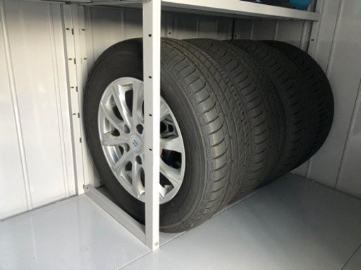 ほぼ新品ホイール付きノーマルタイヤ