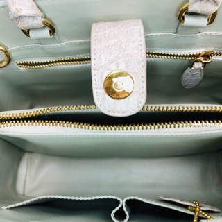 クロコ　ワニ革 ハンドバッグ ショルダー付 バニラ 白 本革 キレイの画像