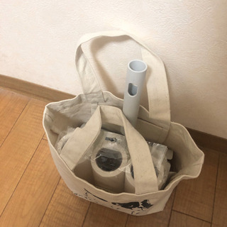 無印良品のカーペットクリーナーと換えのテープの画像
