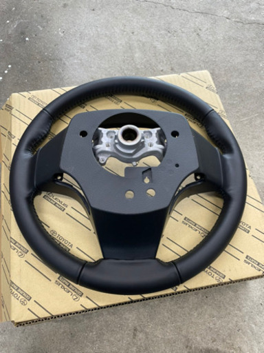 新型ヴォクシーZS煌3 ハイブリッド　純正ステアリング　新車外し　美品　新品未使用