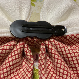 ちりめん細工のヘアアクセサリーの画像