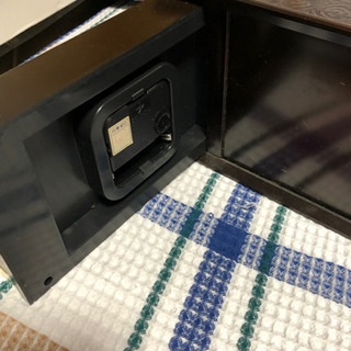 時計付き電話台の画像