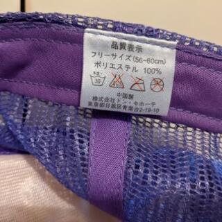 紫の帽子の画像