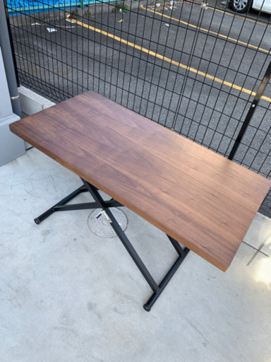 ニトリ　昇降式テーブル