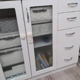 カウンター下収納の画像