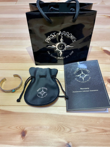 FIRST ARROW's　ターコイズ付 カラ草彫りバングル　永久保証付き