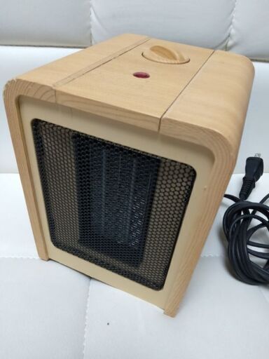 使用少美品【動作良好】コンパクトヒーター トイレやキッチン、書斎や勉強机の足元に◎