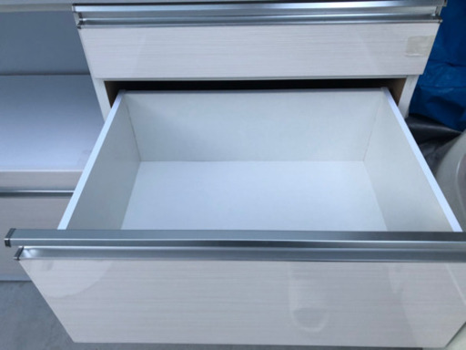 【急募】美品！横幅120センチの食器棚