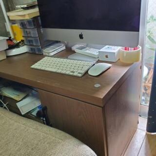 テレビ台、テーブルなどもあります。
