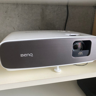 Benq HT3550 4Kプロジェクター　スクリーン付き