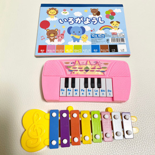 ぬりえ3冊、色画用紙、おもちゃ2点の画像