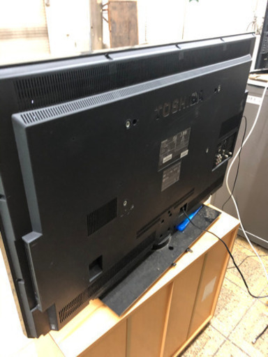 TOSHIBAは40インチ　ブルーレイ付　