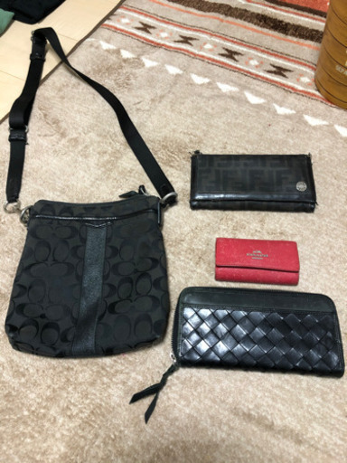FENDI 財布　coach バッグとキーケース　黒財布