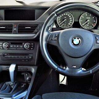 激安値下　美車【SUV】BMW X1 sDrive 18i Mスポーツ　ホワイト　Mエアロ　純正ナビ　TV　Bカメラ　純正18インチ　スマートキー 禁煙車の画像