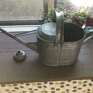 ブリキのジョウロ