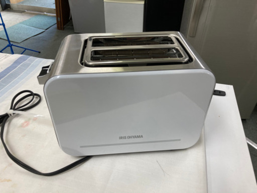【朝はパン派の方へ‼️】ポップアップトースター アイリスオーヤマ IPT-850-W 2018年製