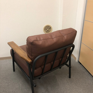 ヴィンテージ感のあるソファ4脚とテーブルのセット！差し上げます！の画像
