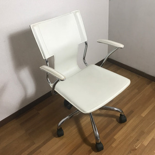 イス　皮革ホワイトレザー使用