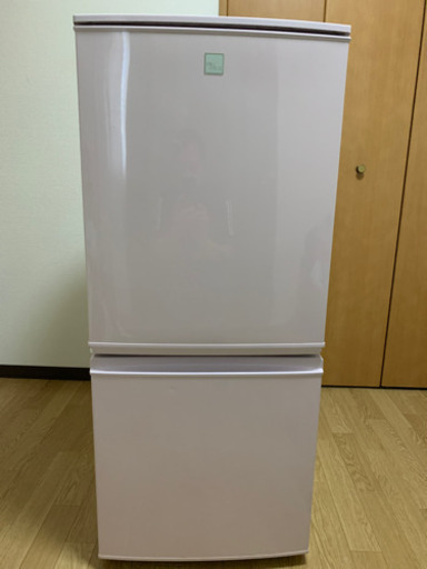 シャープ冷蔵庫　薄いピンク色