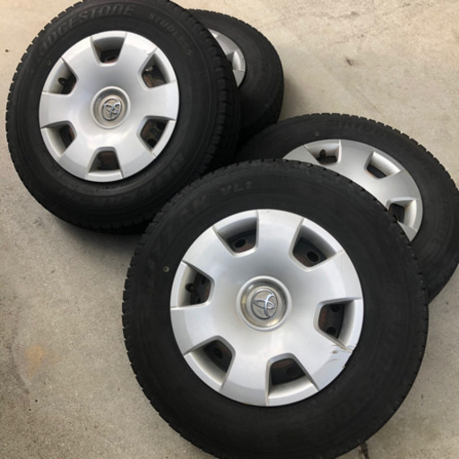 純正　ハイエース　タイヤホイールセット　スタッドレス