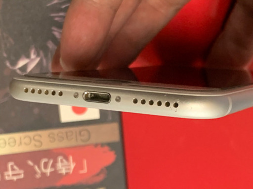 バッテリー100% iPhone7 128GB SIMフリー シルバー