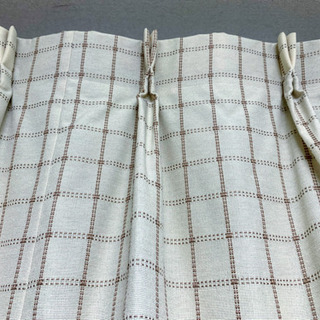 両開きカーテン(大)売価の10分の1以下で・アイボリー×格子ステッチの画像