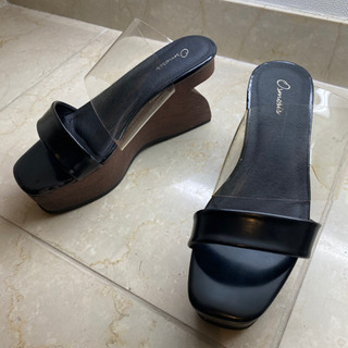 一部透明サンダルの画像