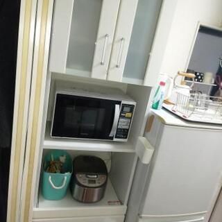 嫁ぎ先決定してしまいました。白い食器棚