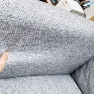 【無料】2人用布張りソファ(クッション付き) の画像