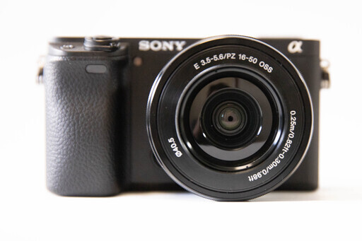 SONY α6400 ILCE-6400 パワーズームキット 16-50mm バッテリー３個付き カメラ ミラーレス 写真機 動画 ソニー