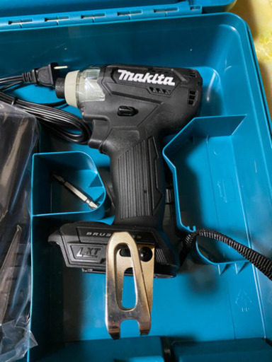 マキタ　新品　インパクトドライバー　本体のみ