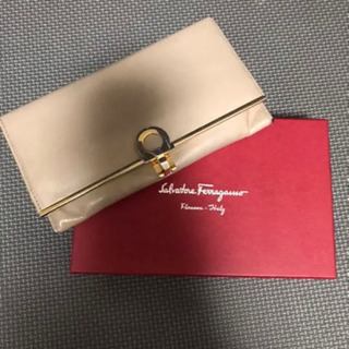 フェラガモ　長財布　女性用