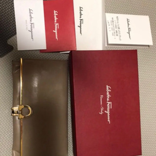 フェラガモ　長財布　女性用の画像