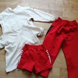幼稚園の制服　用品の画像