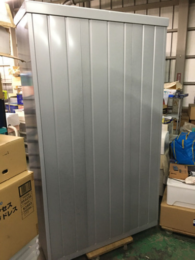 新品同様■イナバ物置■幅110x奥行54x高さ190cm 鍵付き INABA