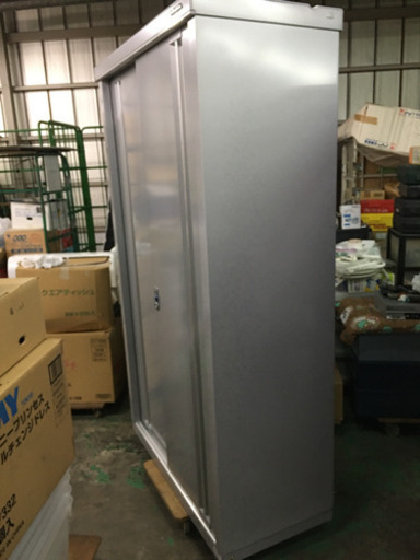 新品同様■イナバ物置■幅110x奥行54x高さ190cm 鍵付き INABA