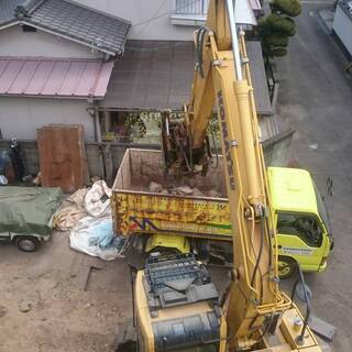 履歴書・面接なし　短期のトラック運転手急募