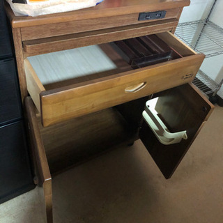 キッチン棚　収納棚の画像