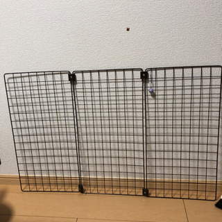 ダイソーのワイヤーネットで作ったベビーゲート