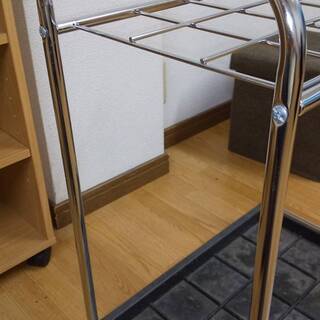 値下げ！　不二貿易 傘立て 15マス 幅47.5cm クロム 95710の画像