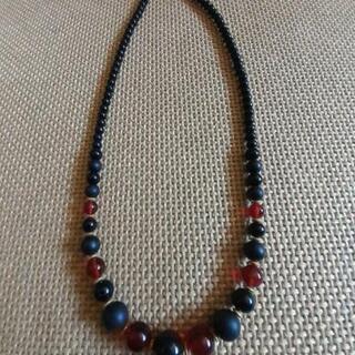 値下げ ブラック×ワインレッド ネックレスの画像