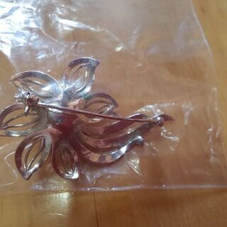 パールブローチ！冠婚葬祭のポイントに！の画像