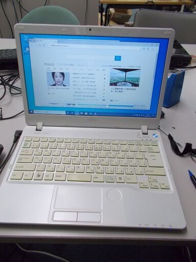 中古FMV　LIFEBOOK　SH54/G　13.3インチ液晶　i3-2350M　4GB　320GB　Wifi　カメラ内蔵ノートPC